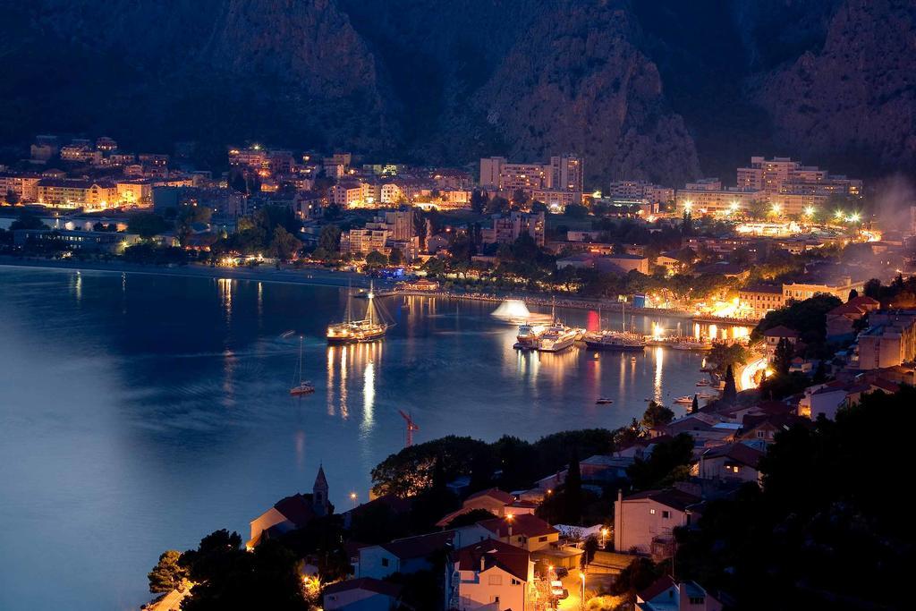 Apartments Larsen Omiš Exterior foto