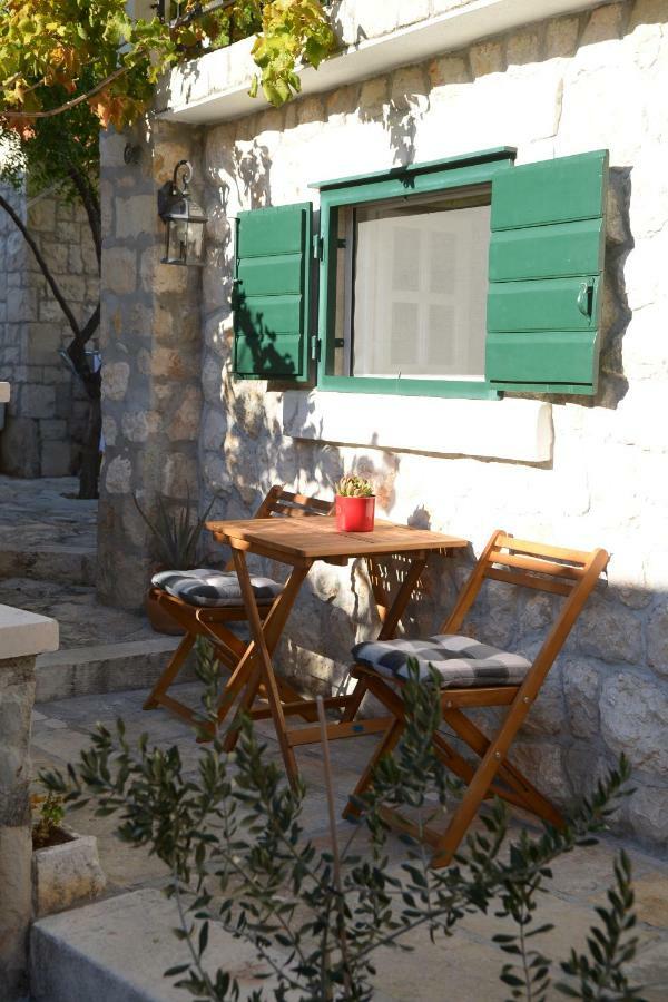 Apartments Larsen Omiš Exterior foto